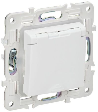 SKANDY Розетка 1-местная с заземл. с защ.шторками и крышкой 16А IP44 SK-R11W арктический белый