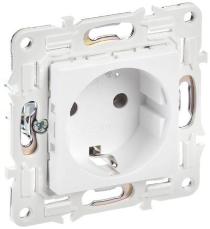 SKANDY Розетка с заземл. без защ.шторок 16А SK-R05W арктический белый IEK