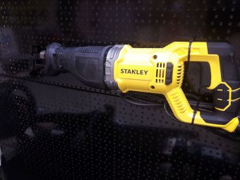 Пила сабельная STANLEY SPT900, 900 Вт, 3200 ход/мин, ход 28 мм, бесключевая фиксация пилки